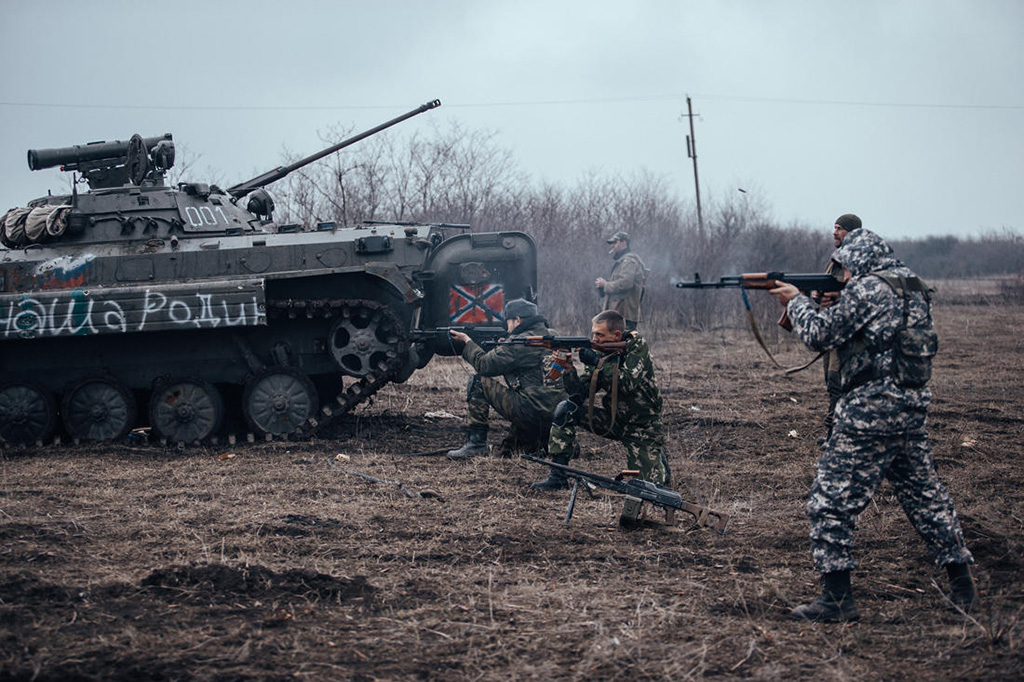 Власти РФ снова снабдили сепаратистов "ЛДНР" боевой техникой, запчастями и боеприпасами