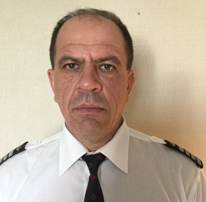 ​Ему аплодирует весь мир: Порошенко наградил пилота-героя Акопова, посадившего в Стамбуле разбитый в хлам пассажирский самолет