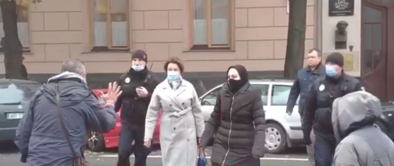 В Киеве "евробляхеры" "тепло" встретили нардепа Южанину: кадры облетели Сеть
