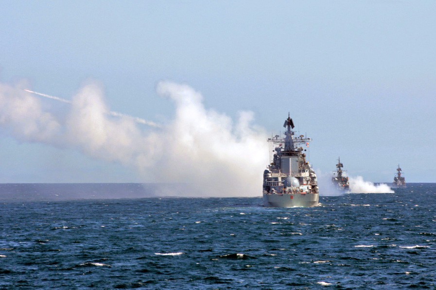 Россия и Египет начали совместные военно-морские учения "Мост дружбы-2015"