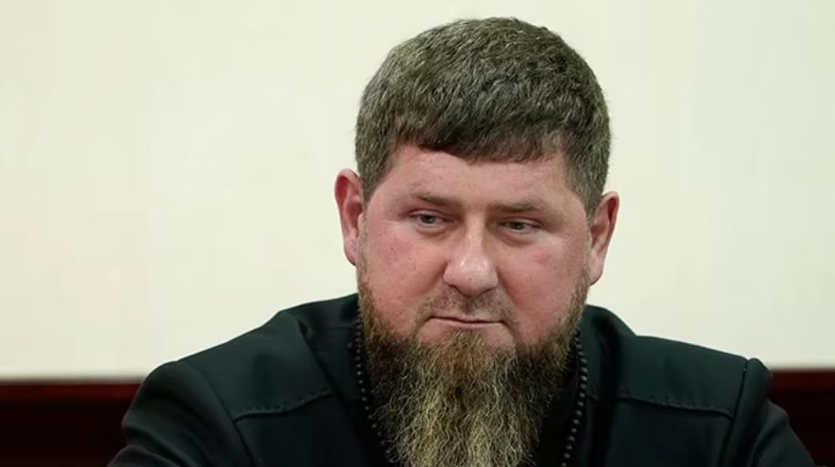 Кадыров не умер, окружение показало видео, что с ним - СМИ