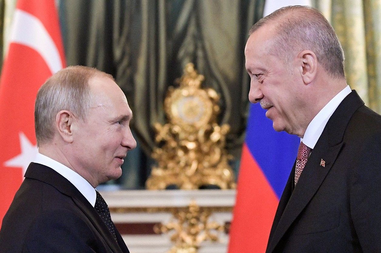 ​"Армения в страшной опасности, Путин продал свою колонию Эрдогану", - Латынина