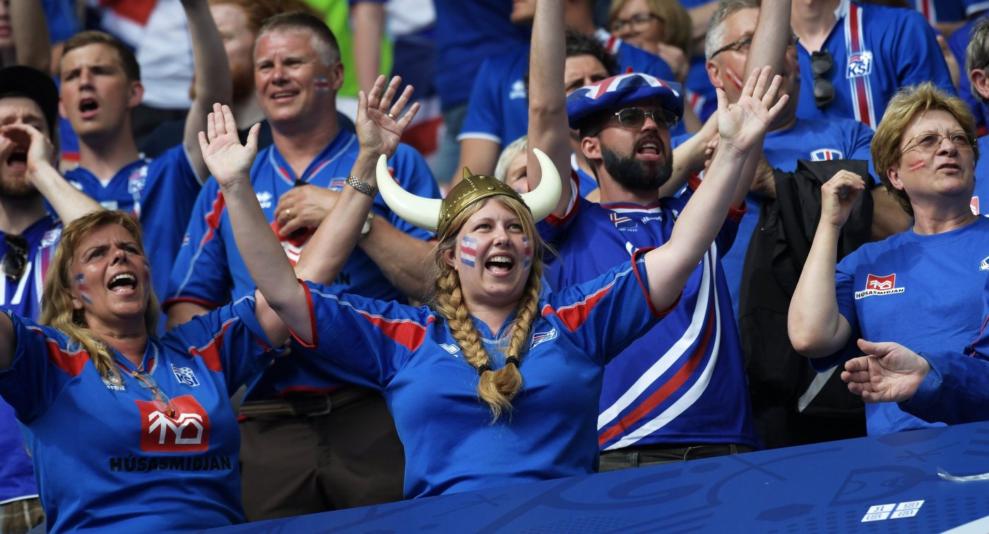 Конфуз на ЧМ-2018: исландские болельщики кричали "Ху..." под стенами Кремля