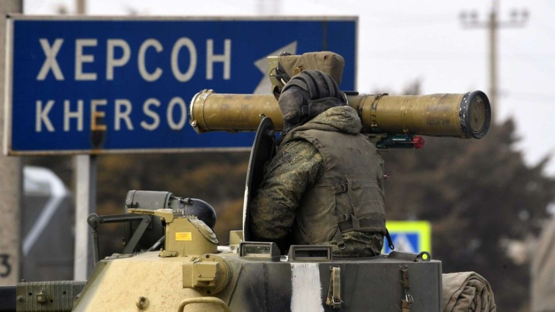 Россия высадила десант на юге, на Змеином разрушены все здания - Цаплиенко