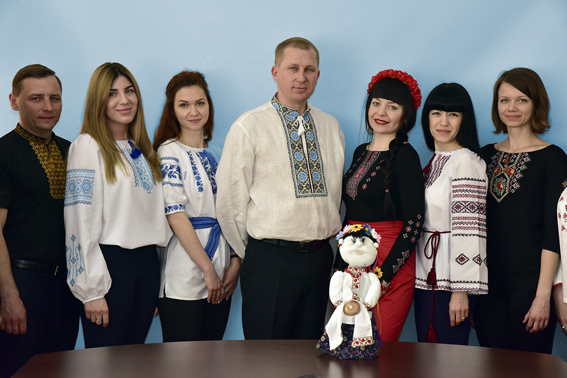 Аброськин: прифронтовая Авдеевка облачилась в украинские вышиванки