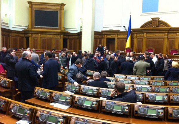 Сотрудники канала "Рада" требуют увольнения руководства, угрожая забастовкой и остановкой вещания