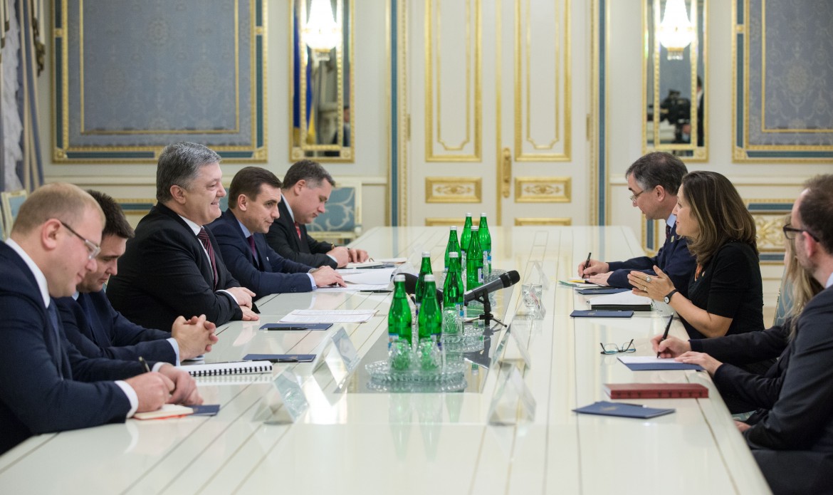 Петр Порошенко провел встречу с министром иностранных дел Канады Христей Фриланд – кадры