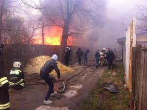 После взрыва склада пиротехники в Орле начался массовый пожар