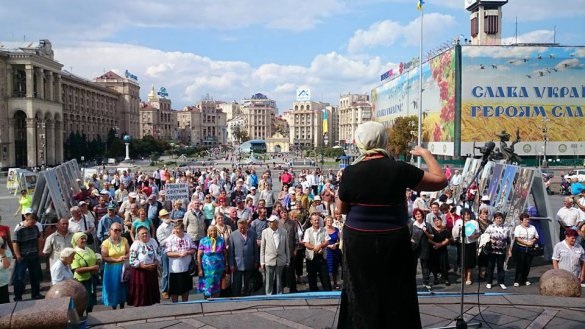 На Майдане собралось традиционное вече