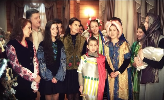 Порошенко поздравил украинцев с Рождеством и спел колядку
