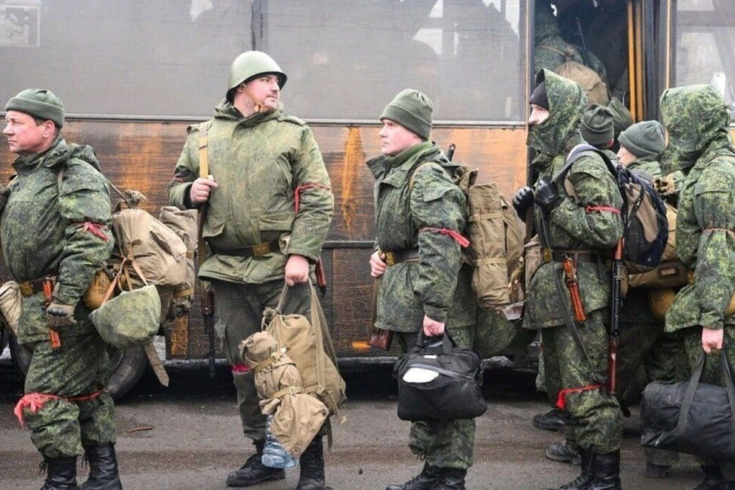 ​"Патронов, жрачки, воды нет, ничего нет", - мобилизованные РФ, брошенные в украинском лесу, возмутились