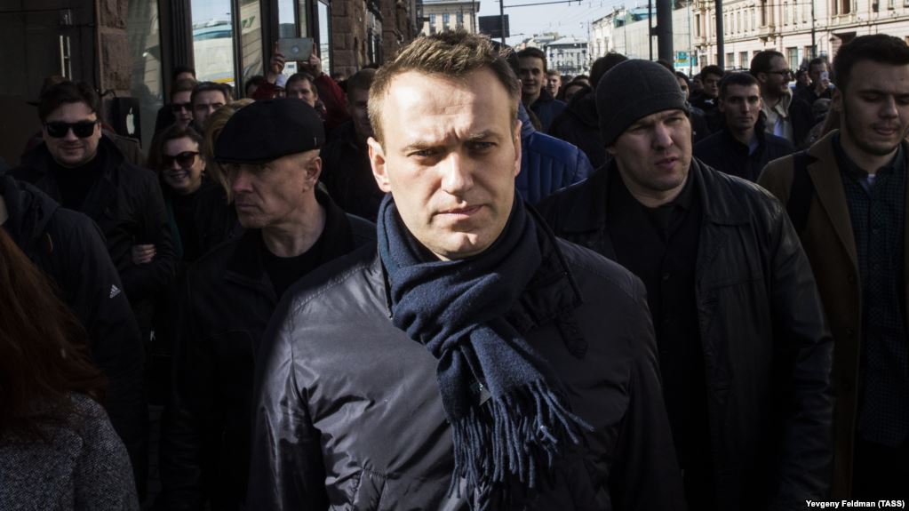 Вдохновитель многотысячных митингов "ДимонОтветит" Алексей Навальный вышел на свободу спустя 15 суток ареста - СМИ
