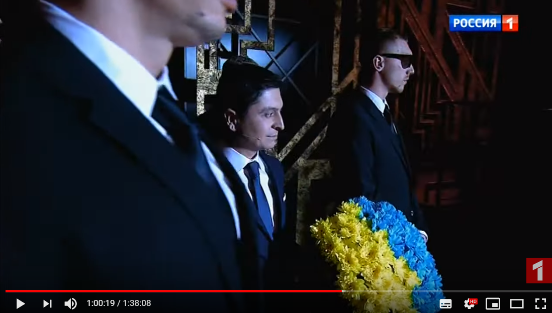 В эфире росТВ "двойник" президента Украины подарил цветы Газманову - видео