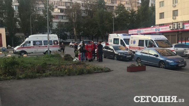 В Киеве одна женщина стреляла в другую прямо на детской площадке