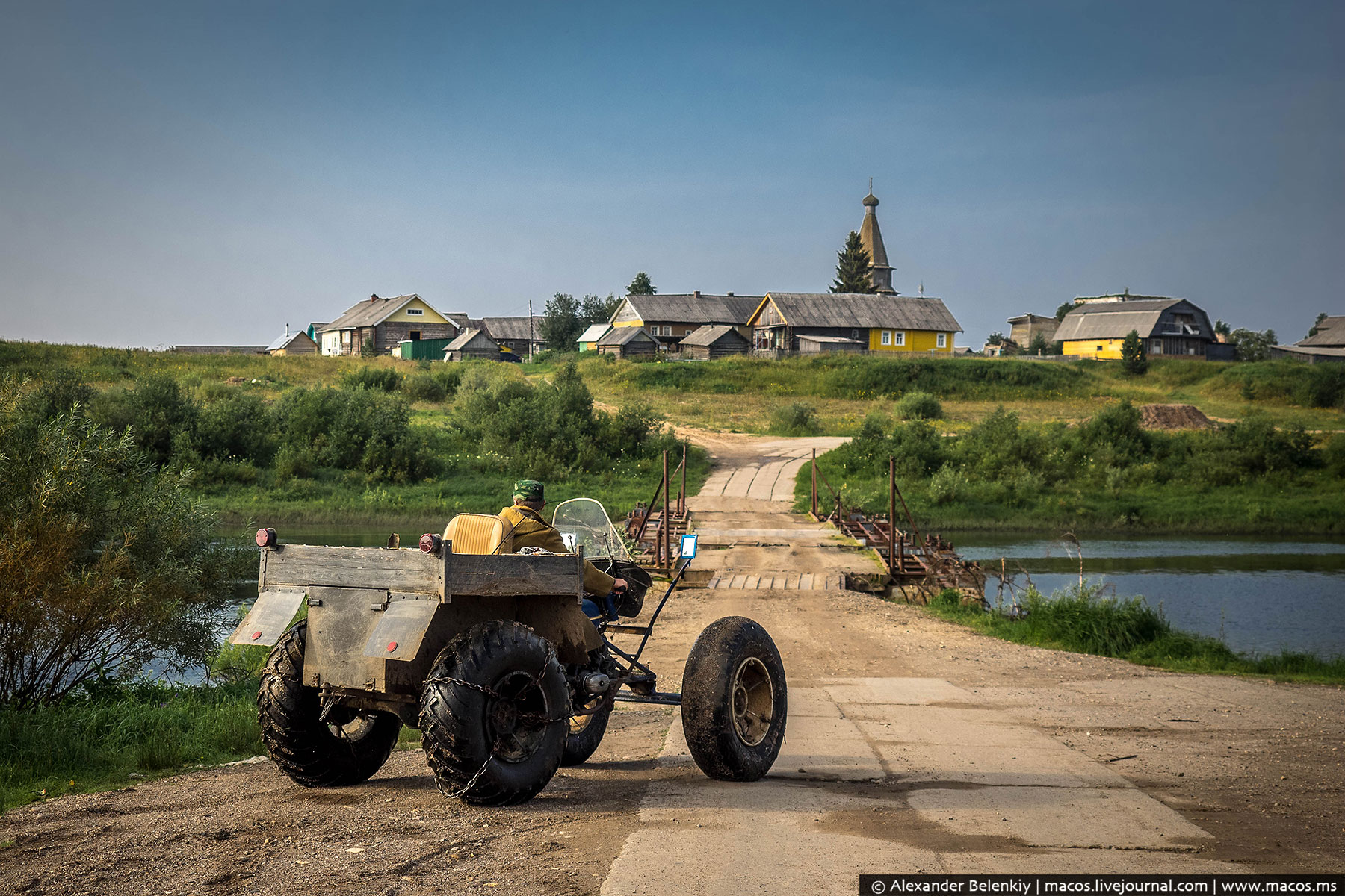 Блогер опубликовал колоритные фотографии жизни на русском севере: нищета, беспросветность, грязь по пояс