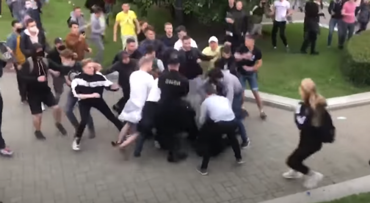 Протесты в Беларуси: ОМОН применил силу, задержаны сотни людей и журналистов