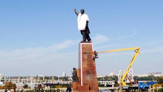Как в Запорожье пытаются свалить Ленина. Прямая видео-трансляция