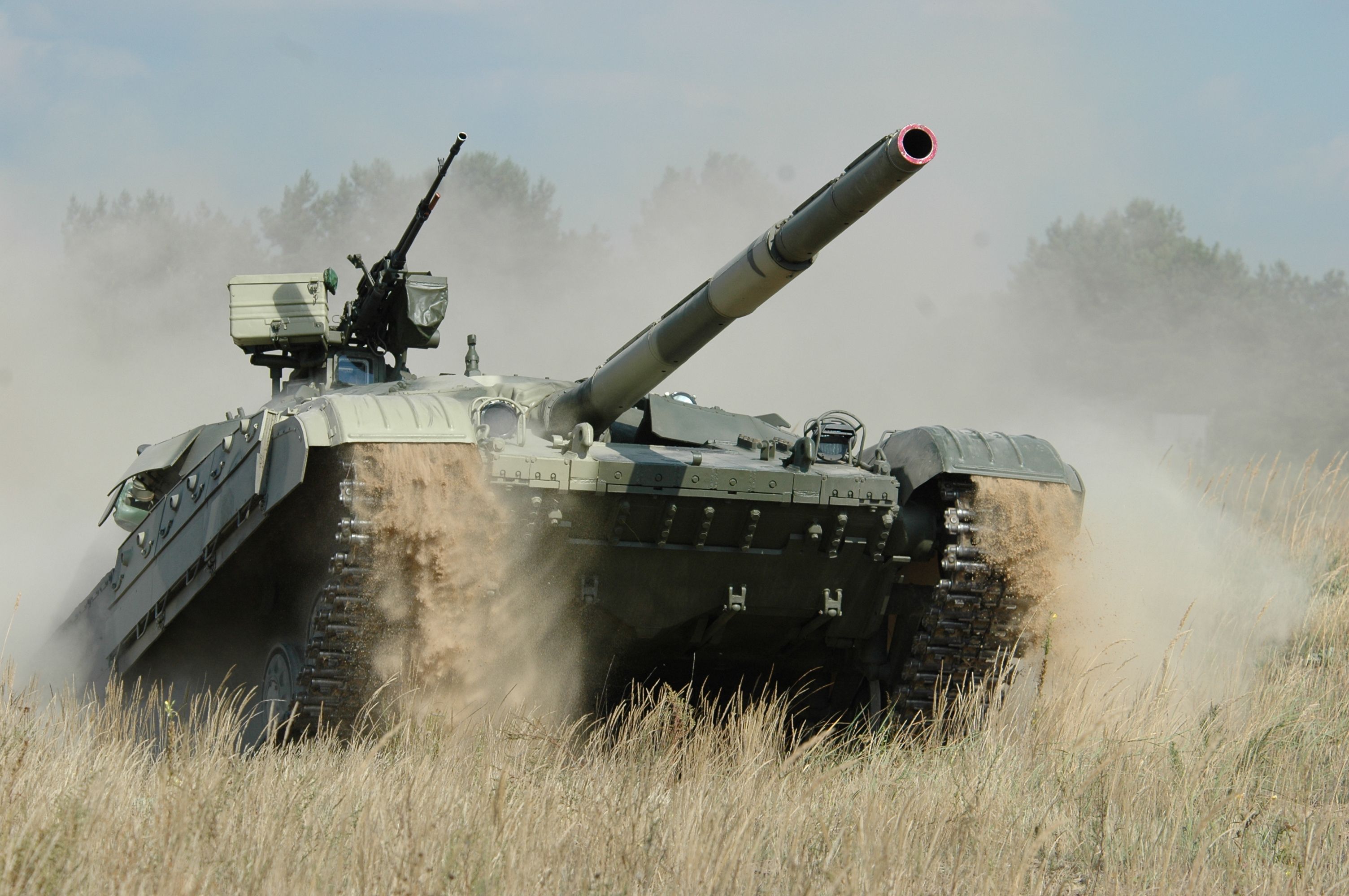 "Укрощение зверя": в Сети опубликовано яркое видео испытаний новой версии украинского танка БМ "Оплот" - боевую машину ускоренно готовят под крупный военный контракт для армии Пакистана (кадры)