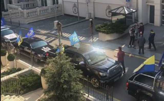 Автомайдан нагрянул в гости к Зеленскому: активисты озвучили свои требования - кадры