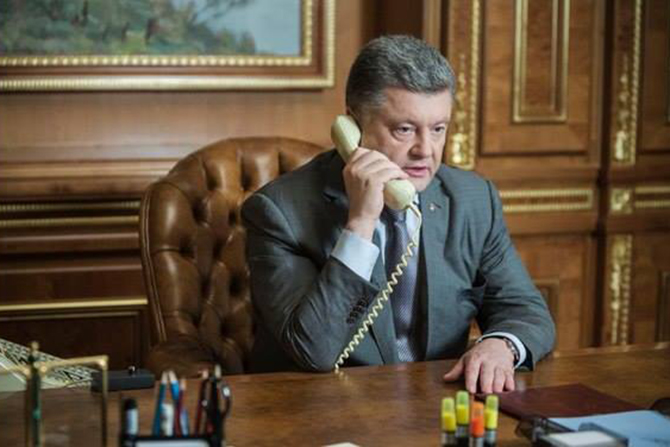 Порошенко просит у Меркель миротворцев