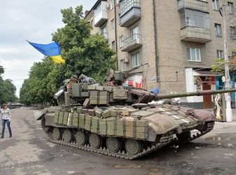 Со стороны Краматорска в Донецк движется колонна бронетехники