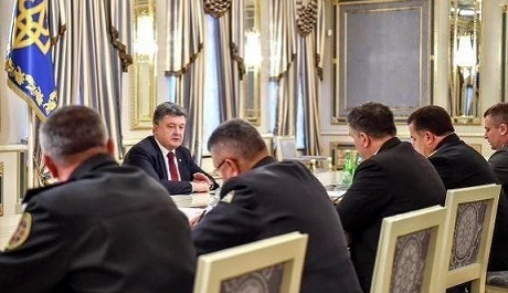 СМИ: Порошенко проводит закрытое совещание с силовиками