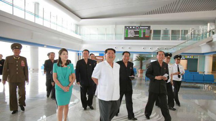 ​Ким Чен Ын пришел на открытие нового терминала аэропорта с «расстрелянной» женой