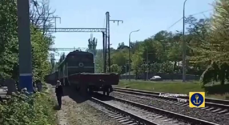 "Эту новость в хорошие записать тяжело", - Андрющенко показал запуск оккупантами поезда из Мариуполя
