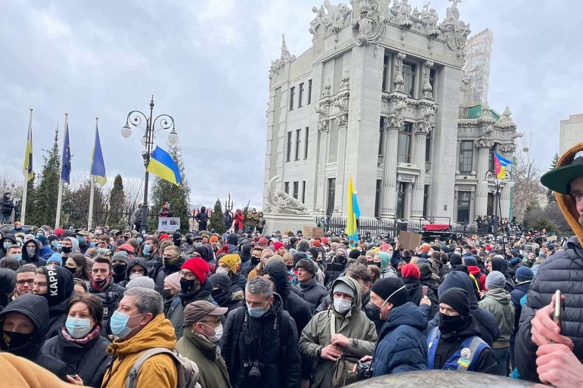 ​Волю Стерненко: тысячи пришли под ОП и поставили три условия Зеленскому - кадры