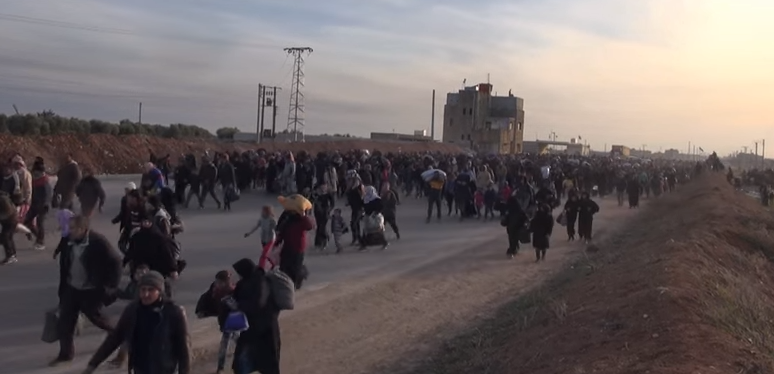 Сотни тысяч мирных сирийцев из Алеппо бегут к турецкой границе в надежде спастись от смертельных авиаударов