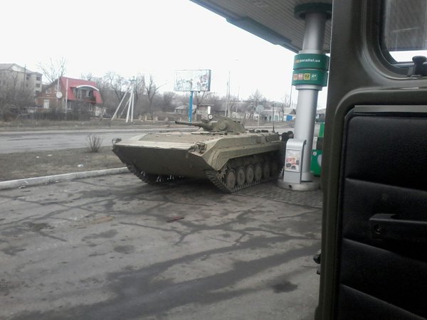 В Донбассе выросло количество разъезжающей по оккупированным городам военной техники: пользователи обмениваются фото в соцсетях