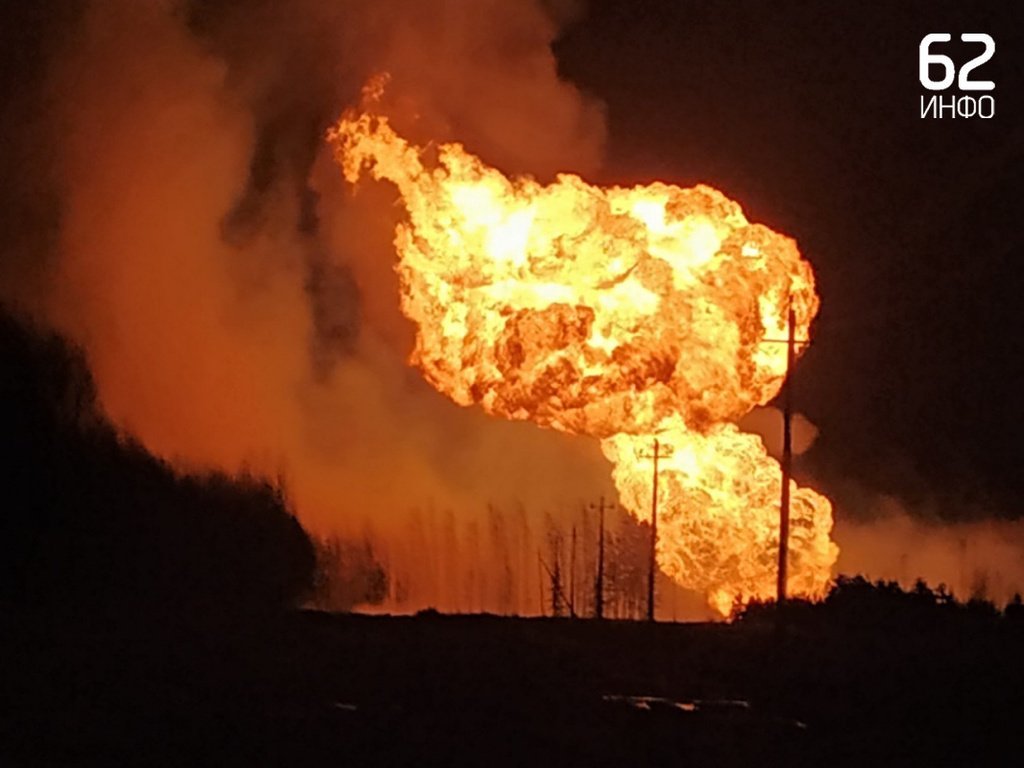 В Рязанской области взорвался газопровод: все горит и плавится, пламя уже выше деревьев – видео огненного ада