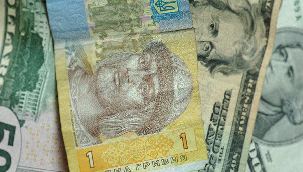 НБУ установил официальный курс ниже 15 гривен за доллар