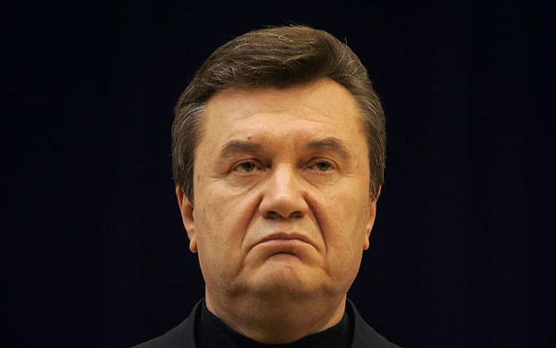 "Радикалы по принципу Майдана работают за пределами закона, и власть это одобряет", - Янукович обвинил Авакова в срыве его допроса