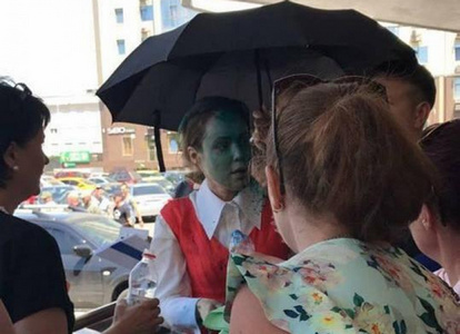 ​В Сети появилось видео, как в Одессе позеленела любительница "русского мира" Королевская