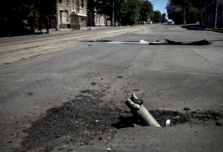 Горсовет Донецка: В трех районах слышны залпы и взрывы