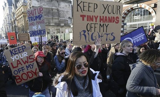 Сотни тысяч людей взбунтовались против Трампа: около 700 "женских маршей" прогремели в США, Британии и других странах