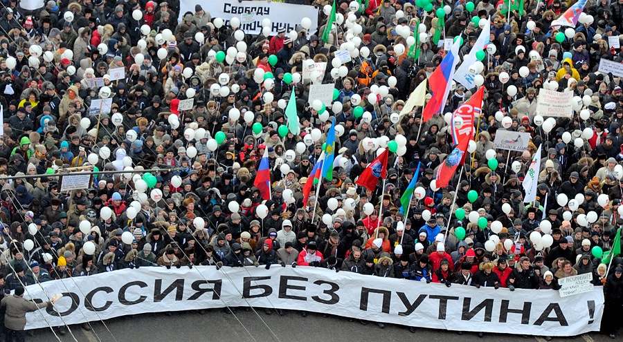 Смирение и страх: около 85% россиян готовы терпеть падение уровня жизни, не выходя на любые акции протеста, - опрос