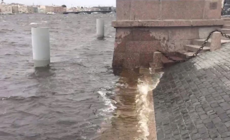 Санкт-Петербург на межі затоплення: вода піднялася до критичної позначки за останні 160 років – ЗМІ