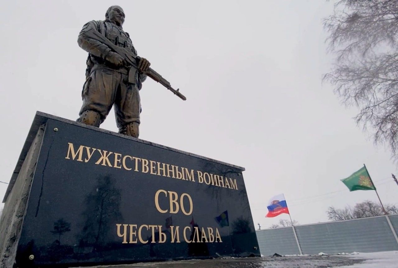 ​"СВО" идет по плану Путина: во многих городах РФ появляется все больше мемориалов – кадры от роспропагандистов
