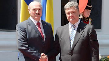 Порошенко и Лукашенко обсудили снятие барьеров в торговле между Украиной и Беларусью