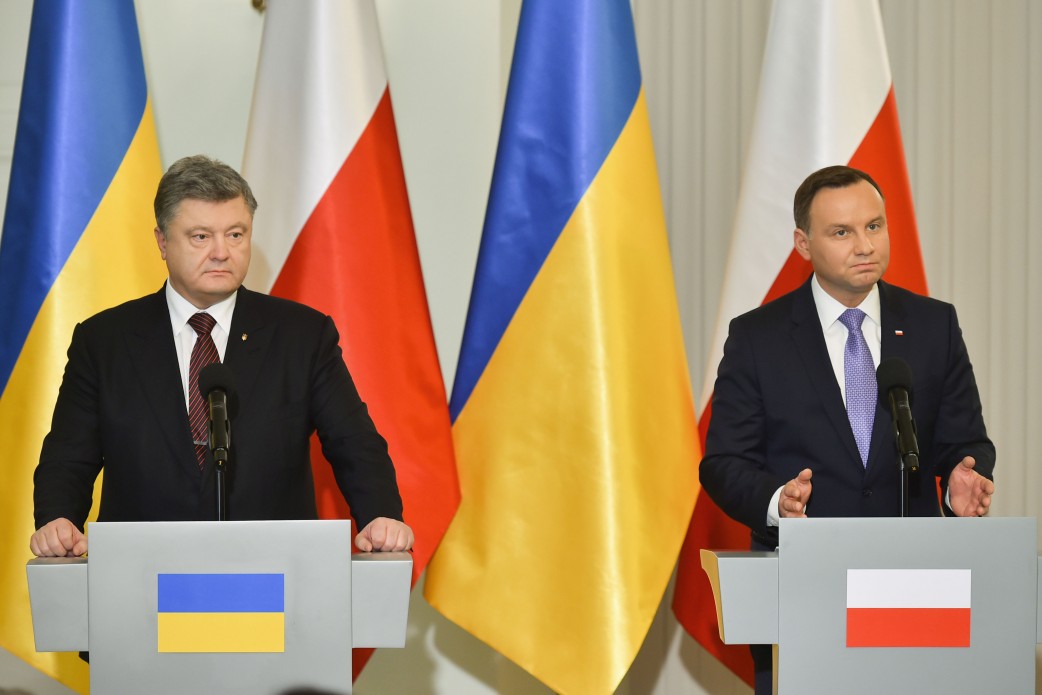 ​Польша хочет проявить свое превосходство над Украиной - европейский политолог объяснил нападки Варшавы на Киев по любым мелочам