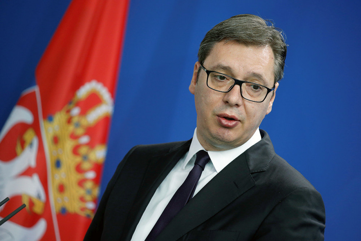 Президент Республики Сербия начал бесконтрольно откашливаться и вытирать нос после вопроса о коронавирусе, кадры