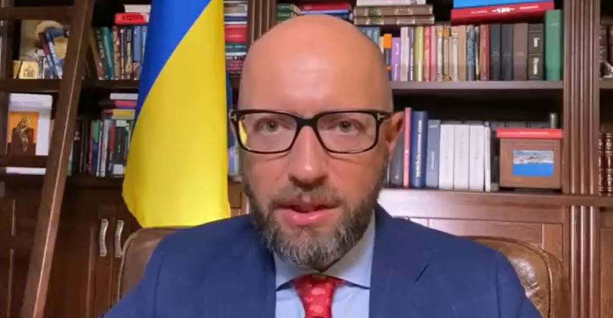 Яценюк призвал к мобилизации: "У Украины еще есть шанс на победу. Капитуляция недопустима!"