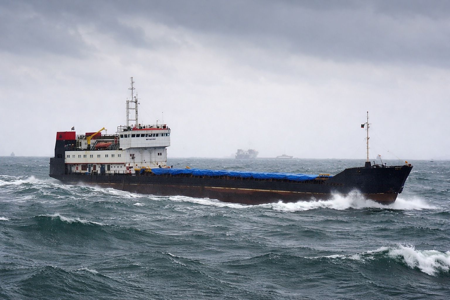 Иранское судно тонет у берегов РФ в Каспийском море: на борту могло быть оружие для России – СМИ