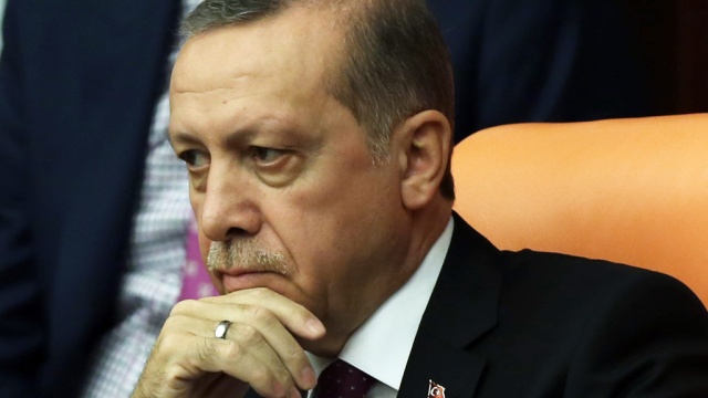 Турция готова "облегчить боль" семьи погибшего летчика материально, но это не будет компенсацией - представитель Эрдогана