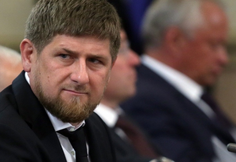Кадыров незаконно женил 57-летнего главу РОВД Чечни на несовершеннолетней