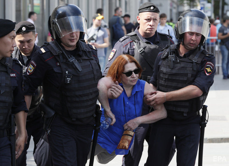 В Москве по новой начались мощные протесты против Путина: полиция приказала спустить собак, сотни раненых