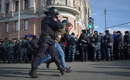 В Москве продолжаются жесткие стычки между ОМОНом и митингующими: много пострадавших, целые улицы перекрыты