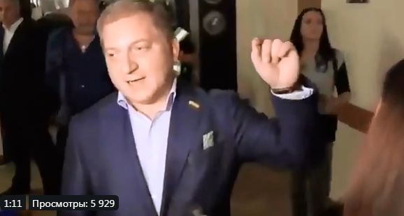 Вот таких гн*д мал*росс* выбирают нам в депутаты - кадры 18+